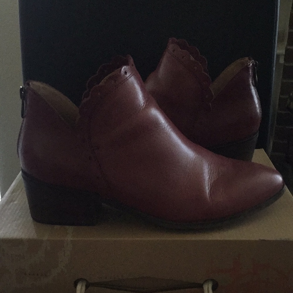 Latigo Women's Ankle Boots in Burgundy
